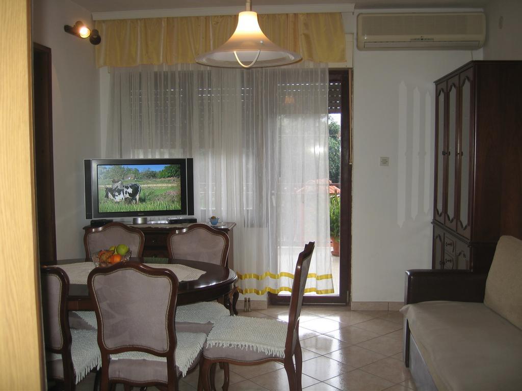 Apartments Nino Seget Vranjica Chambre photo